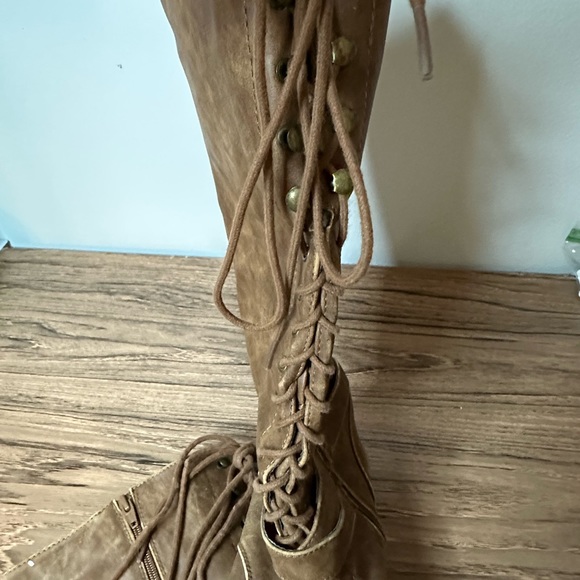 Brown boots. Brown tall boots. Tall riding boots. Zip up boots. Women’s boots - Picture 4 of 5